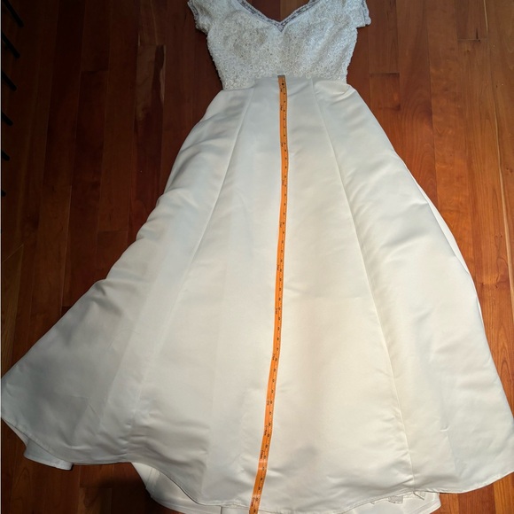 Off white bridal gown, never altered with matching tiara and matching veil. - Picture 6 of 12